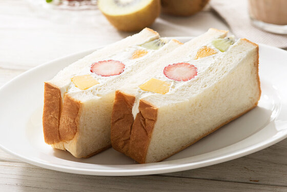 クリームチーズとフルーツのサンド