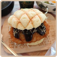 味噌カツメロンパンサンド